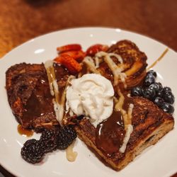 Another Broken Egg Cafe - Cinnamon Roll French Toast