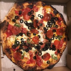 Frankstown Wood Fired Pizza - Pizza margherita with pepperoni and olives