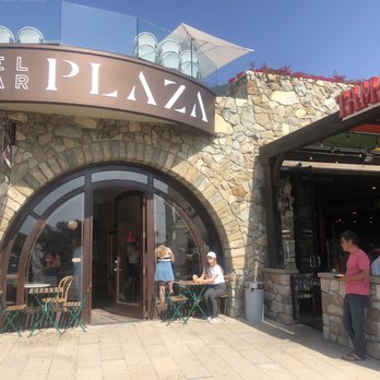An's Hatmakers - Entrance underneath plaza sign. - Gelato Near Me - Del Mar, California