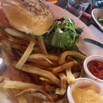 Bar Tabac - Burger Bar Tabac - French Near Me - Brooklyn, New York