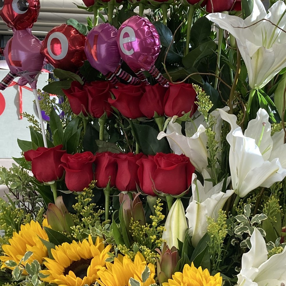 Lupita's Floral Shop - Roses, sunflowers and lillys - Florists Near Me - Modesto, California Lupita's Floral Shop - Roses, sunflowers and lillys - Florists Near Me - Modesto, California