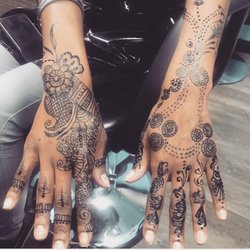 Rozi Eyebrows Threading and Henna - Henna Tattoo