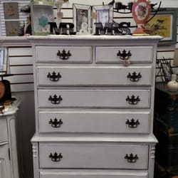 Ro Ro Design & Photography - She has beautiful furniture and home decor.