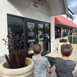 Outside of Schlotskys! Outside of Schlotskys!