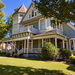 Four Winds Victorian Venue & Suites