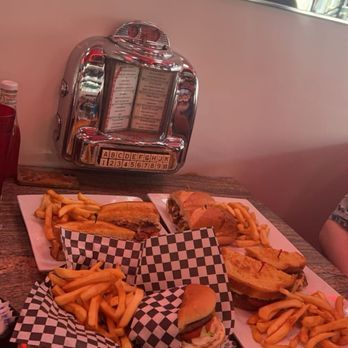The Great Grill - Patty Melt Sandwich, Philly Cheesesteak Sandwich, Cheeseburger, Patty Melt Sandwich - Diners Near Me - Burbank, California The Great Grill - Patty Melt Sandwich, Philly Cheesesteak Sandwich, Cheeseburger, Patty Melt Sandwich - Diners Near Me - Burbank, California