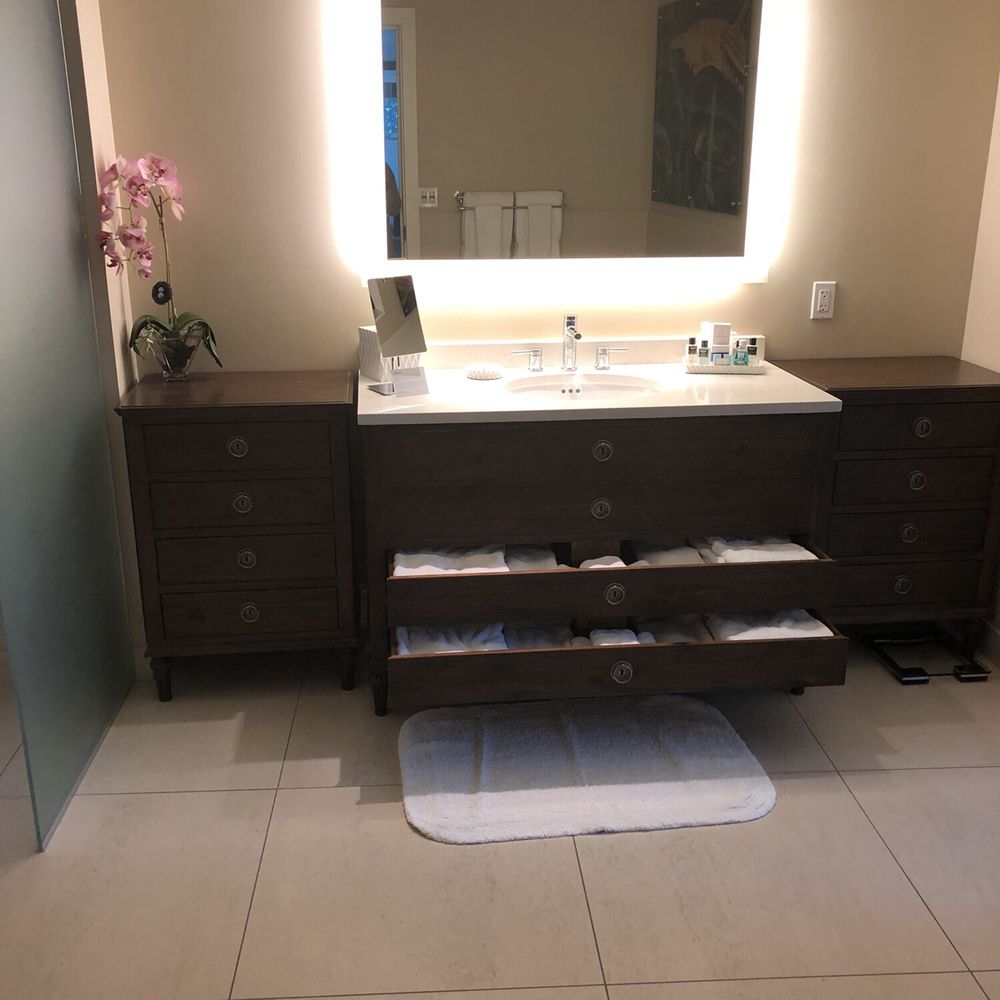 Sandbar - Opal Sands - Lovely bathroom - Resorts Near Me - Clearwater Beach, Florida Sandbar - Opal Sands - Lovely bathroom - Resorts Near Me - Clearwater Beach, Florida