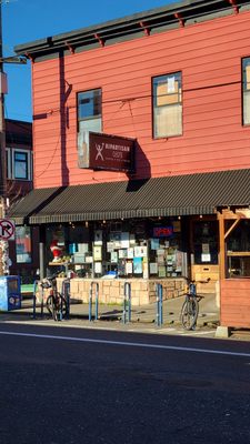 Bipartisan Cafe by null