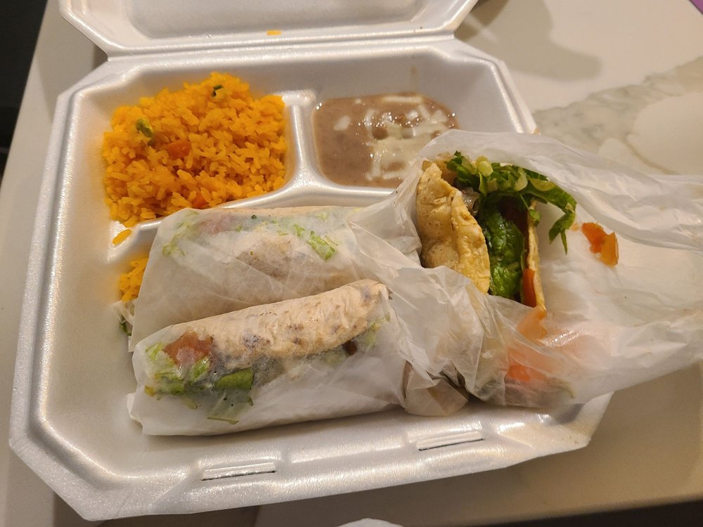 Food from Huaraches Mexican Restaurant