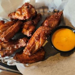 Cocktails Lounge - Really good wings with Jimmy sauce!