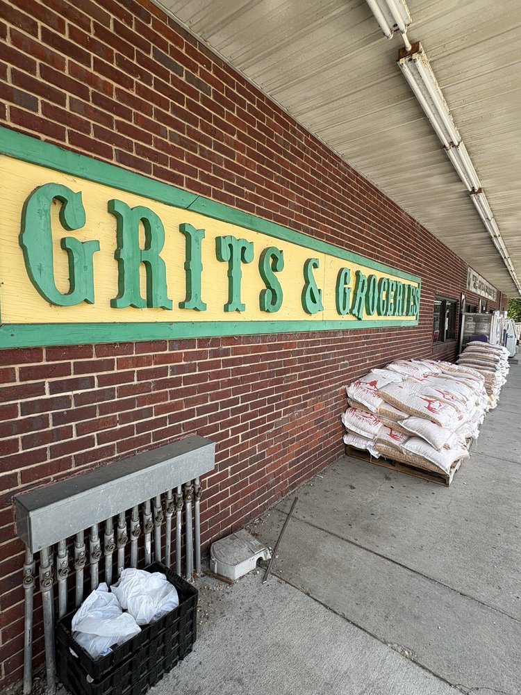 Grits & Groceries Logo