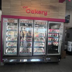 Baskin Robbins - Cakes in a freezer to choose from