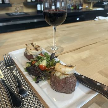 FINS Kitchen & Bar - Bars Near Me - Livonia, Michigan