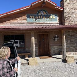 Mallard's Roadhouse - Great lunch spot!