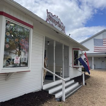 Door County Confectionery - Outside - Candy Stores Near Me - Fish Creek, Wisconsin Door County Confectionery - Outside - Candy Stores Near Me - Fish Creek, Wisconsin