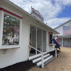 Door County Confectionery - Outside