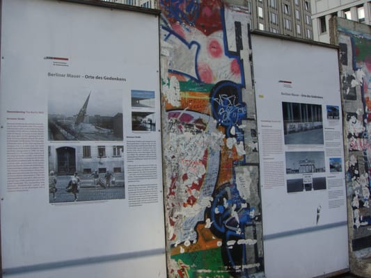 Berliner Mauer by null