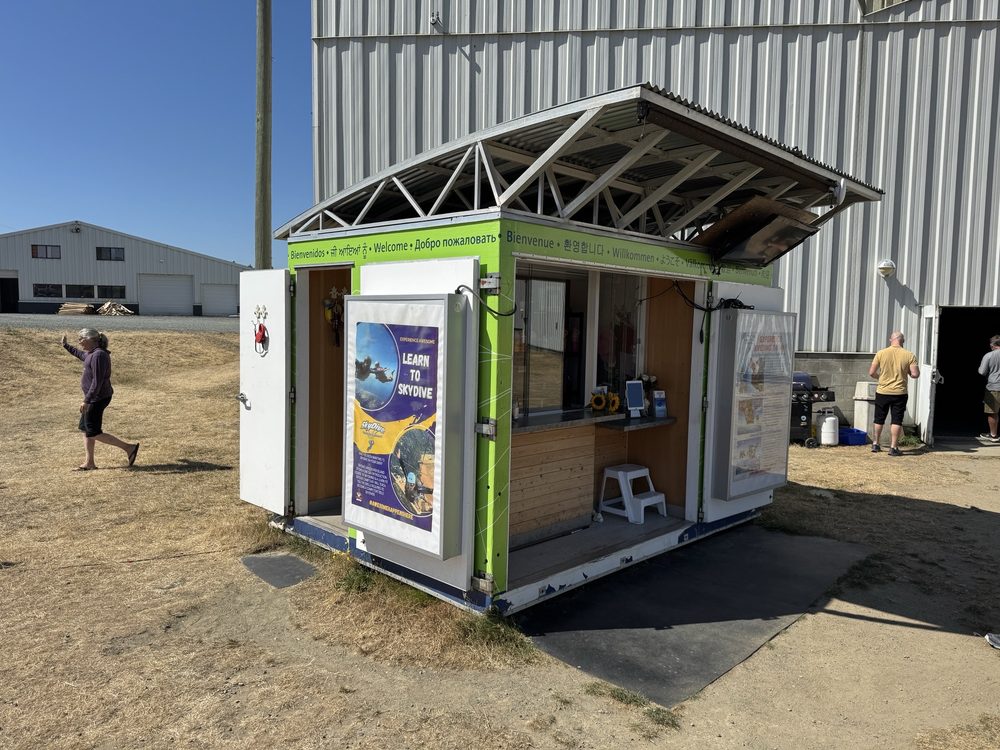 Skydive Vancouver Island Logo