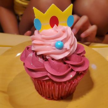 Toadstool Cafe - The Princess Peach cupcake - Cafes Near Me - Universal City, California