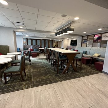 Hampton Inn Tappahannock - Inside - Hotels Near Me - Tappahannock, Virginia