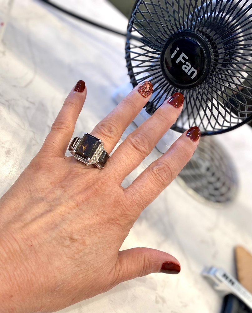 Sarah Nails And Spa Logo