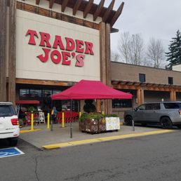 Exterior photo of Trader Joe's - Kent, Washington Exterior photo of Trader Joe's - Kent, Washington