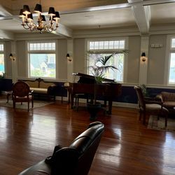 Beauclaire Restaurant - The lobby of The Lakeside Inn...