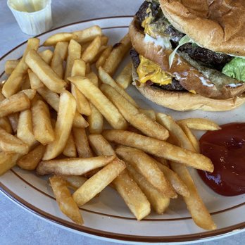 Palmers Inn Restaurant - 20.00?????? Seriously!!!!! Unreal!!! So expensive!!! This is a 10.00 meal everywhere!!!! - Diners Near Me - Saint Clair Shores, Michigan Palmers Inn Restaurant - 20.00?????? Seriously!!!!! Unreal!!! So expensive!!! This is a 10.00 meal everywhere!!!! - Diners Near Me - Saint Clair Shores, Michigan