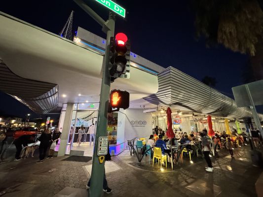 Lulu California Bistro by null