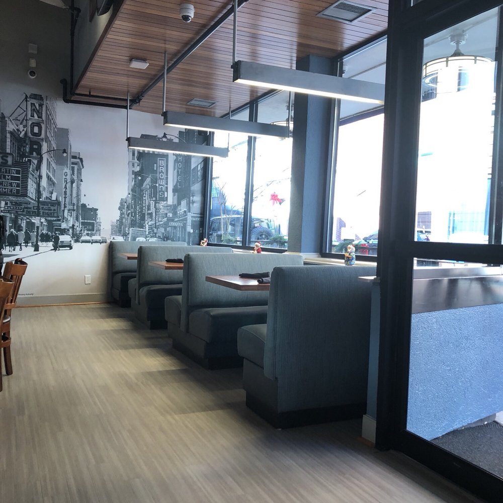 219 Bistro - Cute booths with sidewalk view - American Near Me - Norfolk, Virginia 219 Bistro - Cute booths with sidewalk view - American Near Me - Norfolk, Virginia