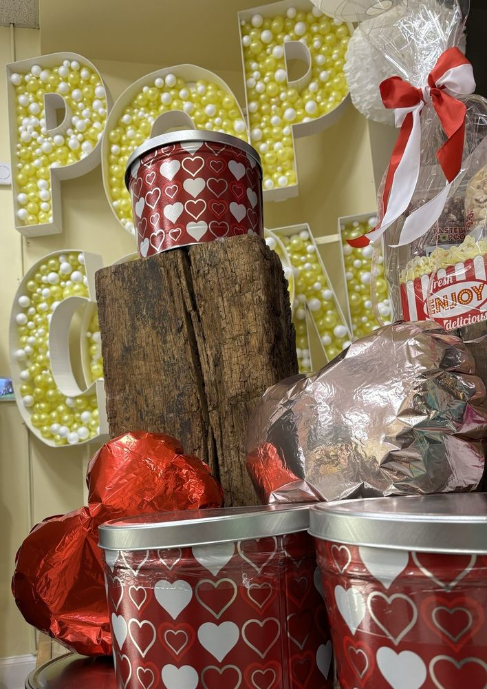 Tastebuds Popcorn Hickory Logo