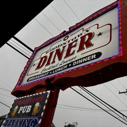 Woodstown Diner-Restaurant & Lounge - Sign