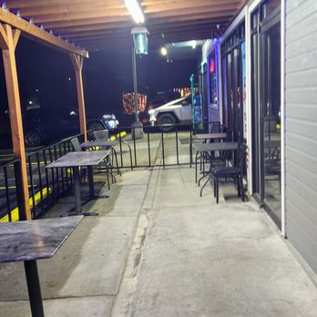 Gyro House - Outdoor seating - Mediterranean Near Me - Yakima, Washington