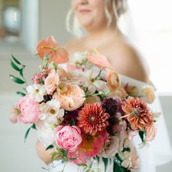Modern blooms in a summer neutrals palette bridal bouquet. Photo by Jessica Brooke Photography.
