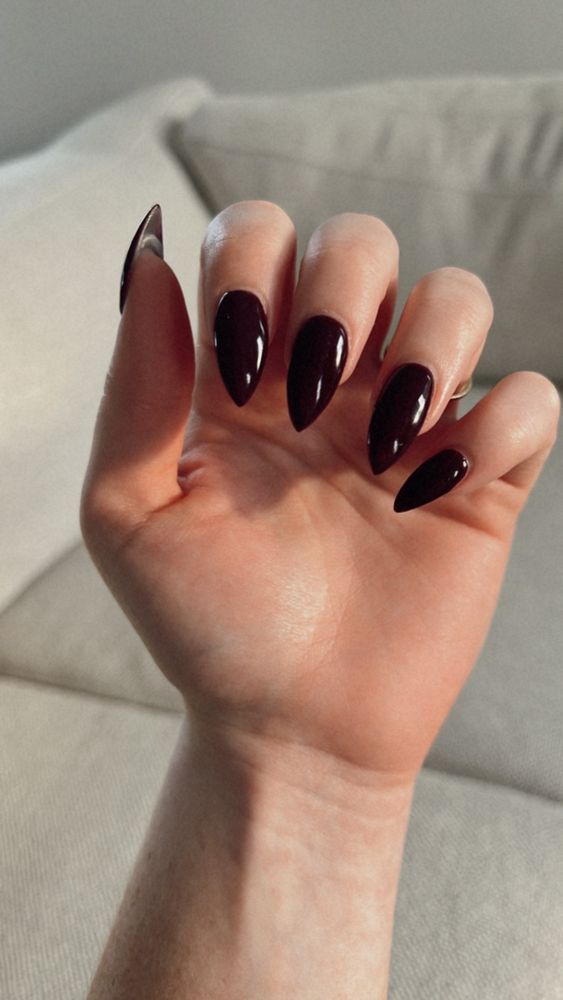 Magic Nails Logo
