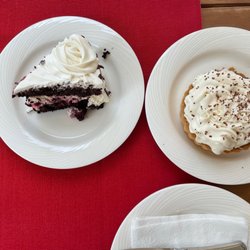 Bonapple - Forest cake and caramel banana pie
