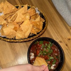 El Mariachi - Chips and salsa