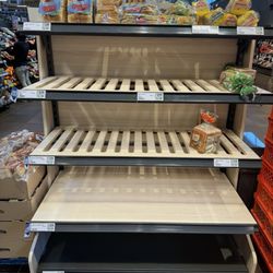 REWE - Nahezu leeres Toast-Regal ist keine Seltenheit, wenn Sammy's im Angebot ist.
