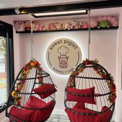 Sweet Piglet Bakery Cafe