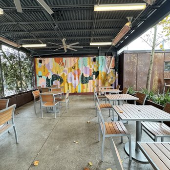 Starland Yard - Food Trucks Near Me - Savannah, Georgia