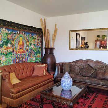 Quiet Mind Mountain Retreat - Front lobby seating area - Day Spas Near Me - Julian, California Quiet Mind Mountain Retreat - Front lobby seating area - Day Spas Near Me - Julian, California