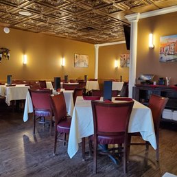 This is the back room, where we were seated. This is the back room, where we were seated.