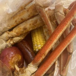 Cajun Boiling Crab - Snow Crab Boil Bag with potatoes, sausage and corn