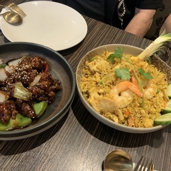 Pii Nong Thai - Pineapple fried rice and ginger honey garlic chicken if I remember correctly - Thai Near Me - Oakville, Ontario Pii Nong Thai - Pineapple fried rice and ginger honey garlic chicken if I remember correctly - Thai Near Me - Oakville, Ontario