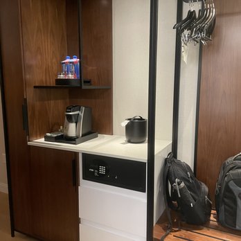 Hyatt Centric Mountain View - Coffee maker, Fiji water, safe. - Hotels Near Me - Mountain View, California