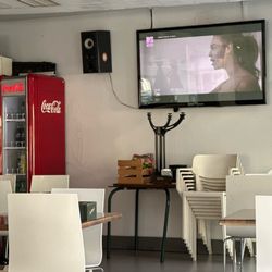 Palma 80's Café - Plays MTV music Videos. American classic music.