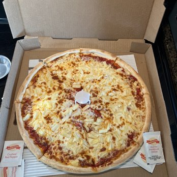 Castello Pizza and Pasta - Pizza with pepperoni and pineapple - Pizza Near Me - Seattle, Washington