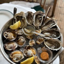 Clamato - AMANDE CLAM FROM MONT SAINT MICHEL X6, PALOURDE CLAM FROM CAMARGUE X6, SPECIAL OYSTER FROM ISIGNY Nº3 X6