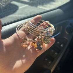 Plato's Closet - Ocala - I was told these were old and tarnished. They're brand new NEVER worn.