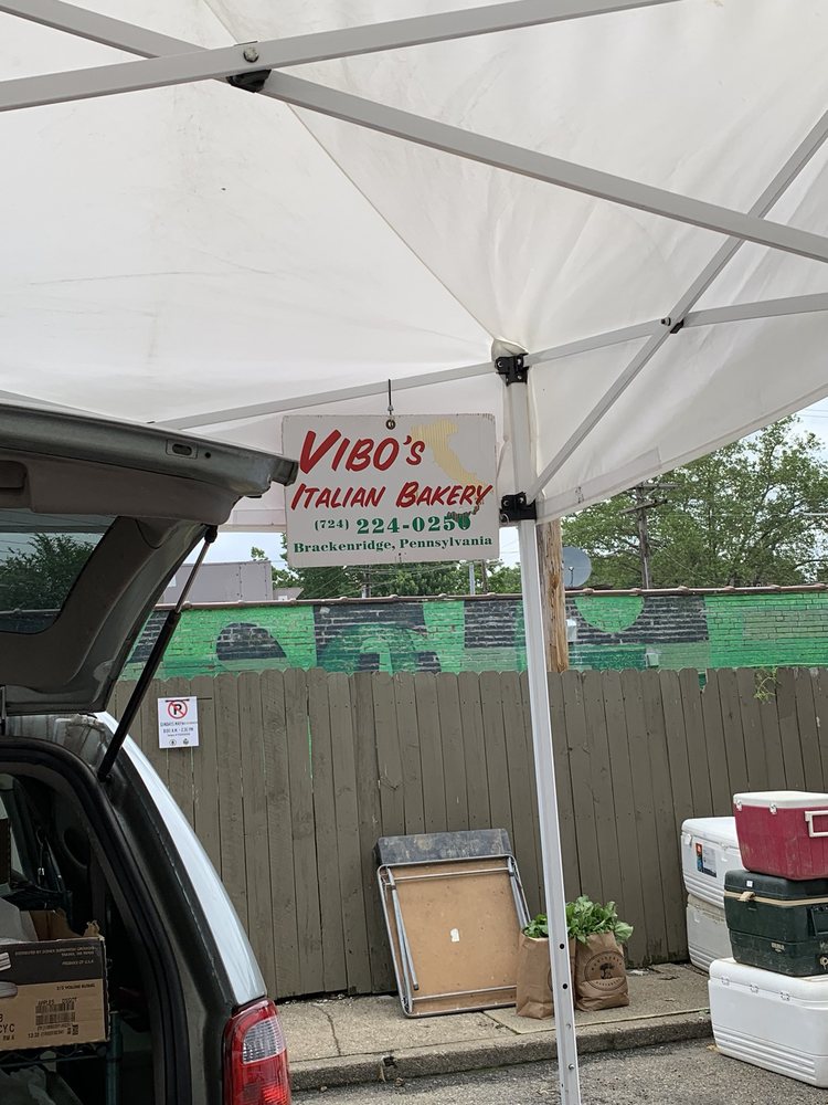 Vibo's Bakery Logo